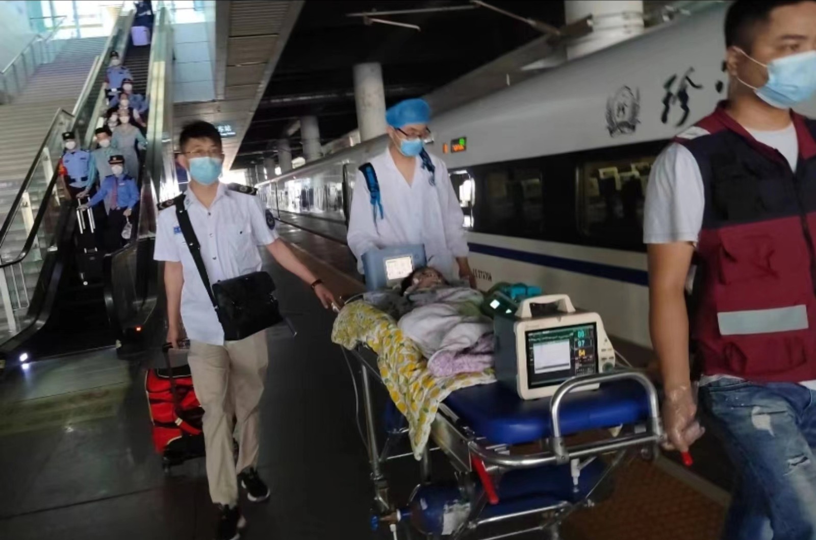 巴彦卓尔高铁转运公司