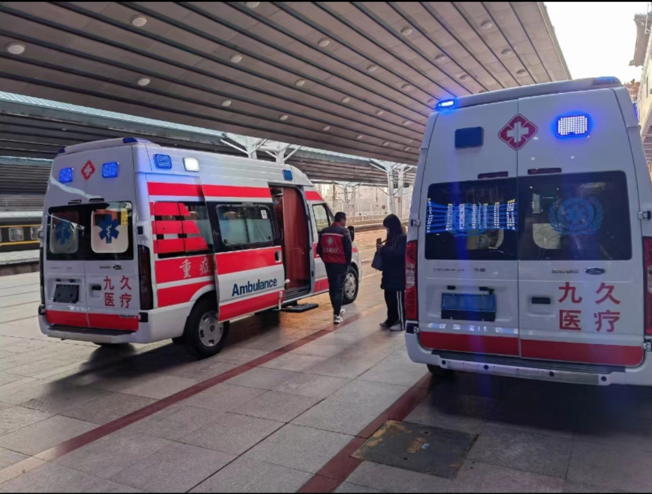 巴彦卓尔救护车长途转运